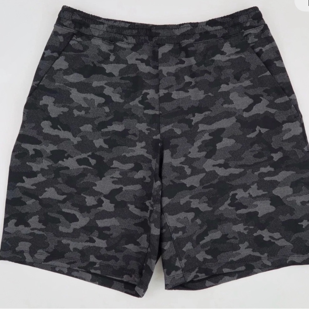 New Xl camo lululemon shorts with liner
